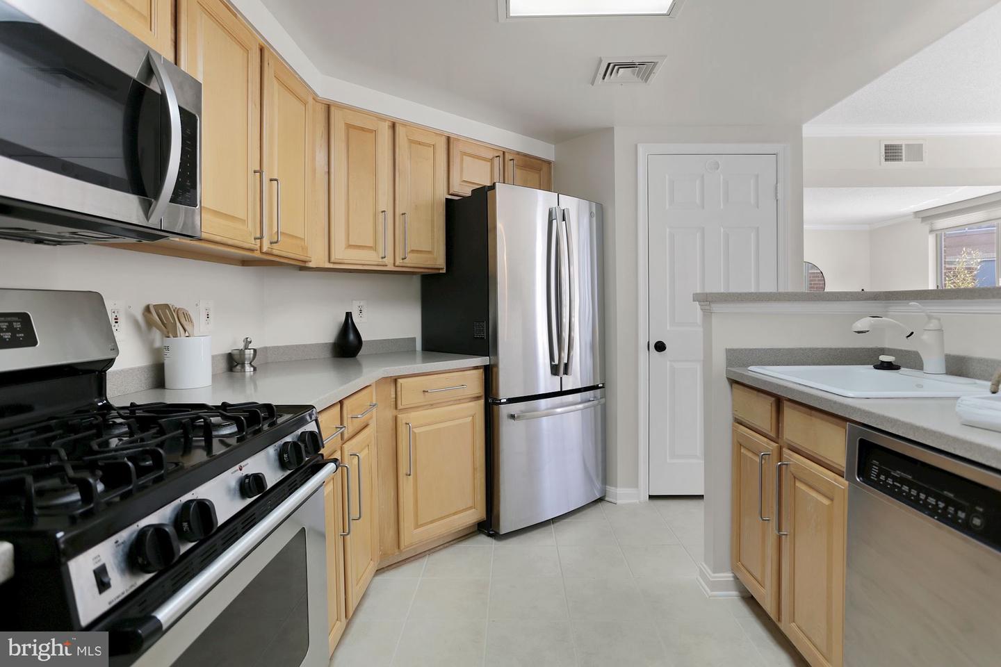 3830 9th STREET N Unit: 808W