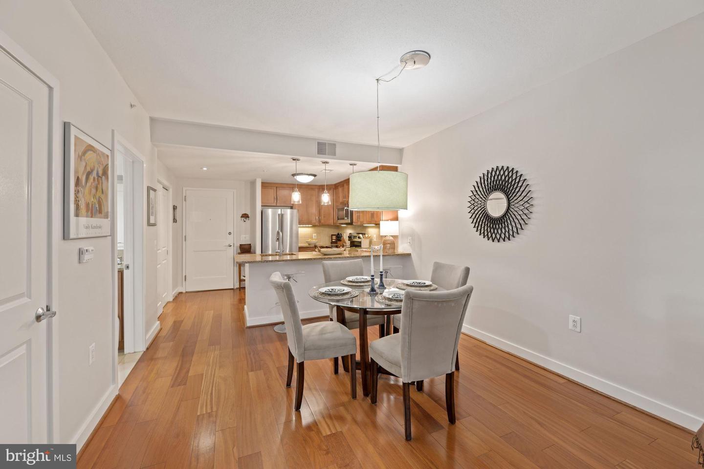 888 N Quincy STREET Unit: 305