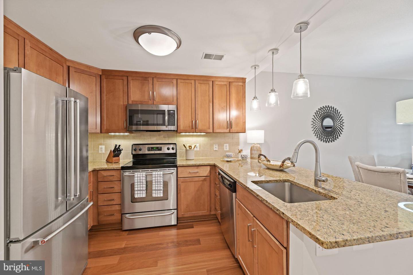 888 N Quincy STREET Unit: 305