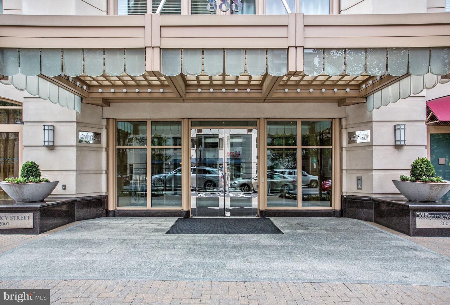 888 N Quincy STREET Unit: 305