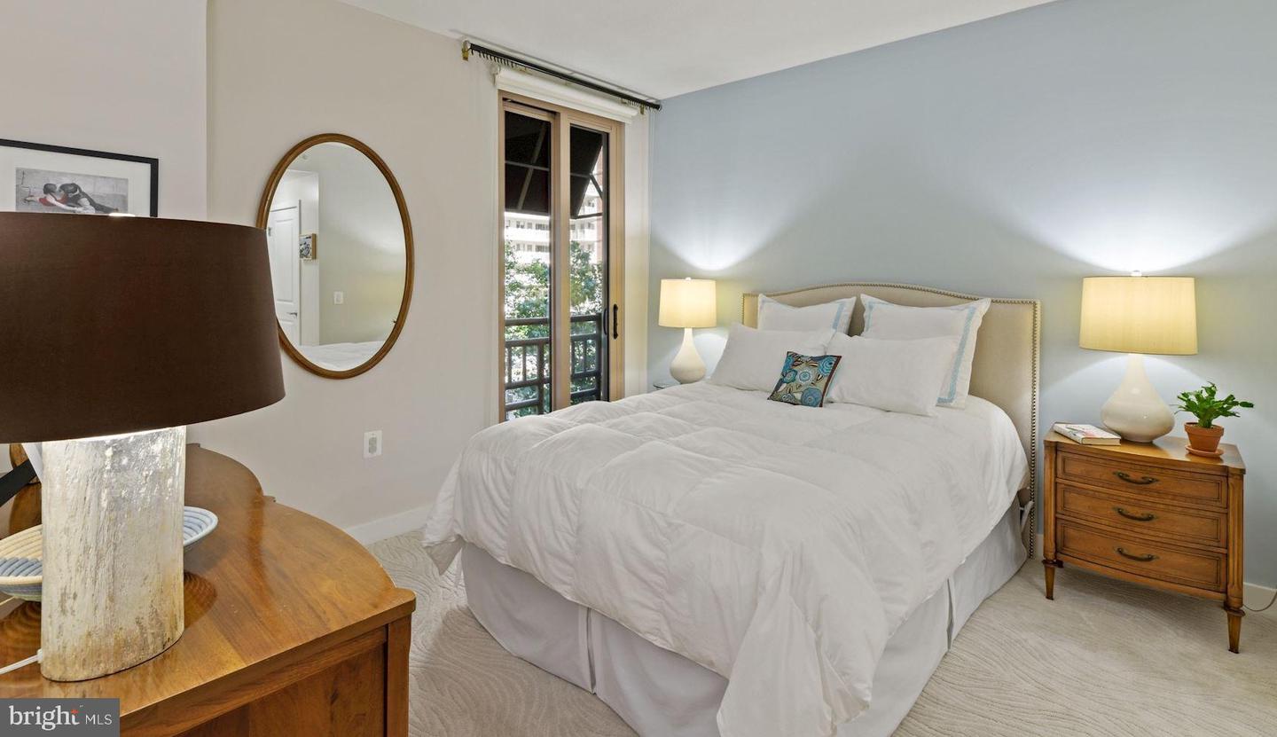 888 N Quincy STREET Unit: 305