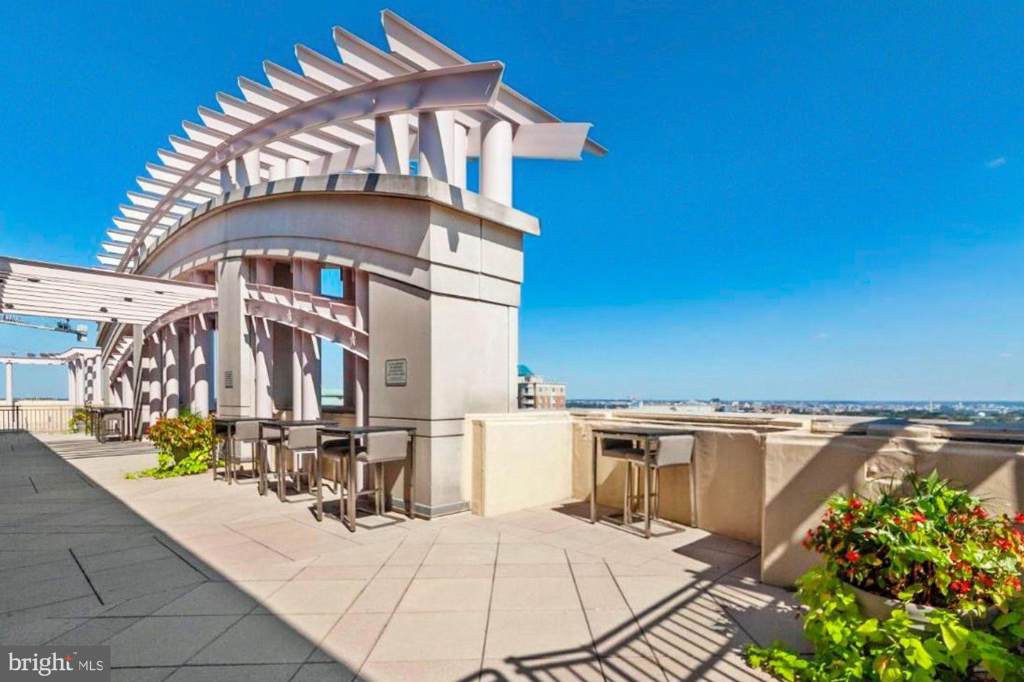 888 N Quincy STREET Unit: 305