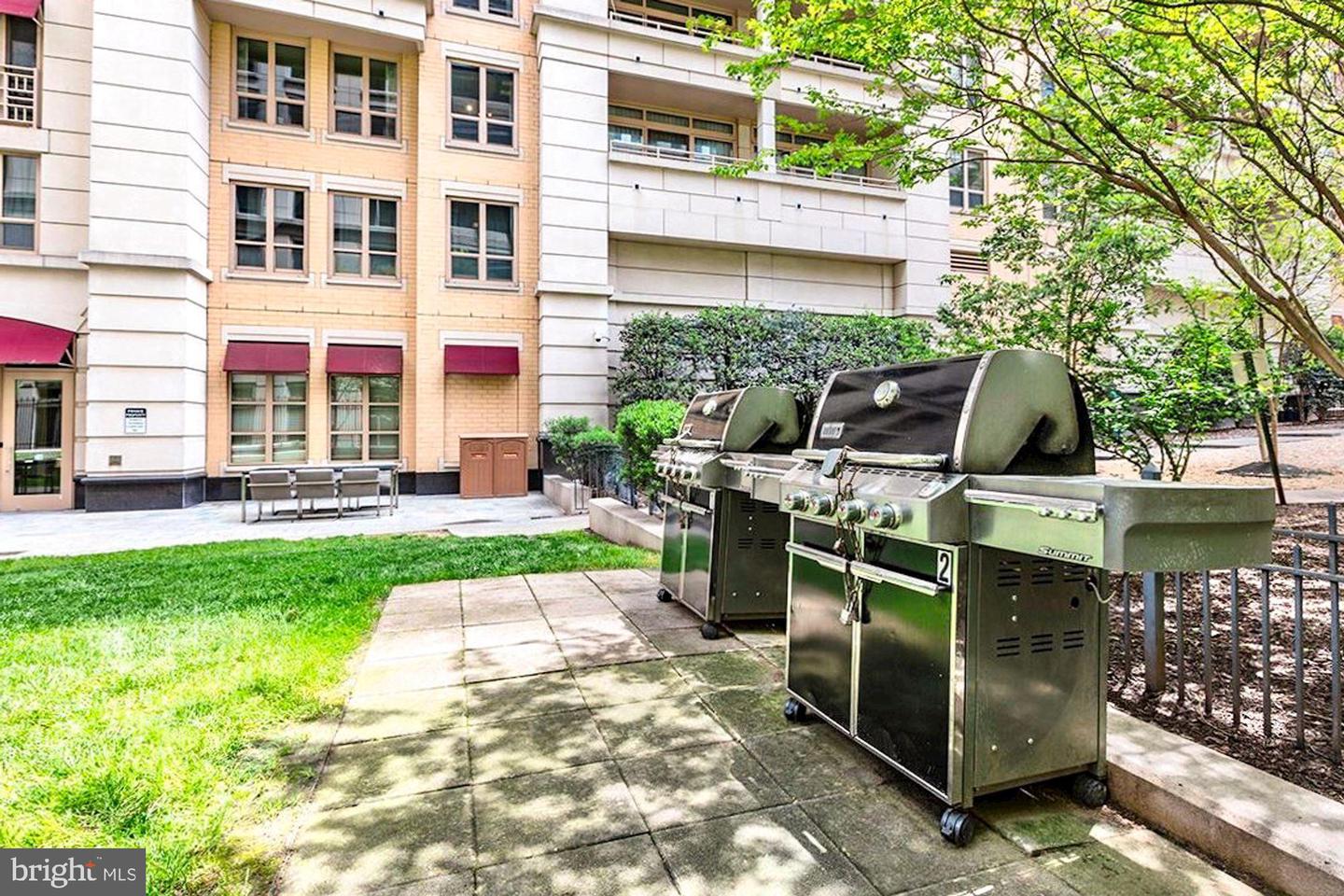 888 N Quincy STREET Unit: 305