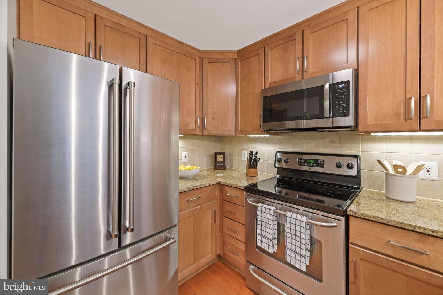 888 N Quincy STREET Unit: 305