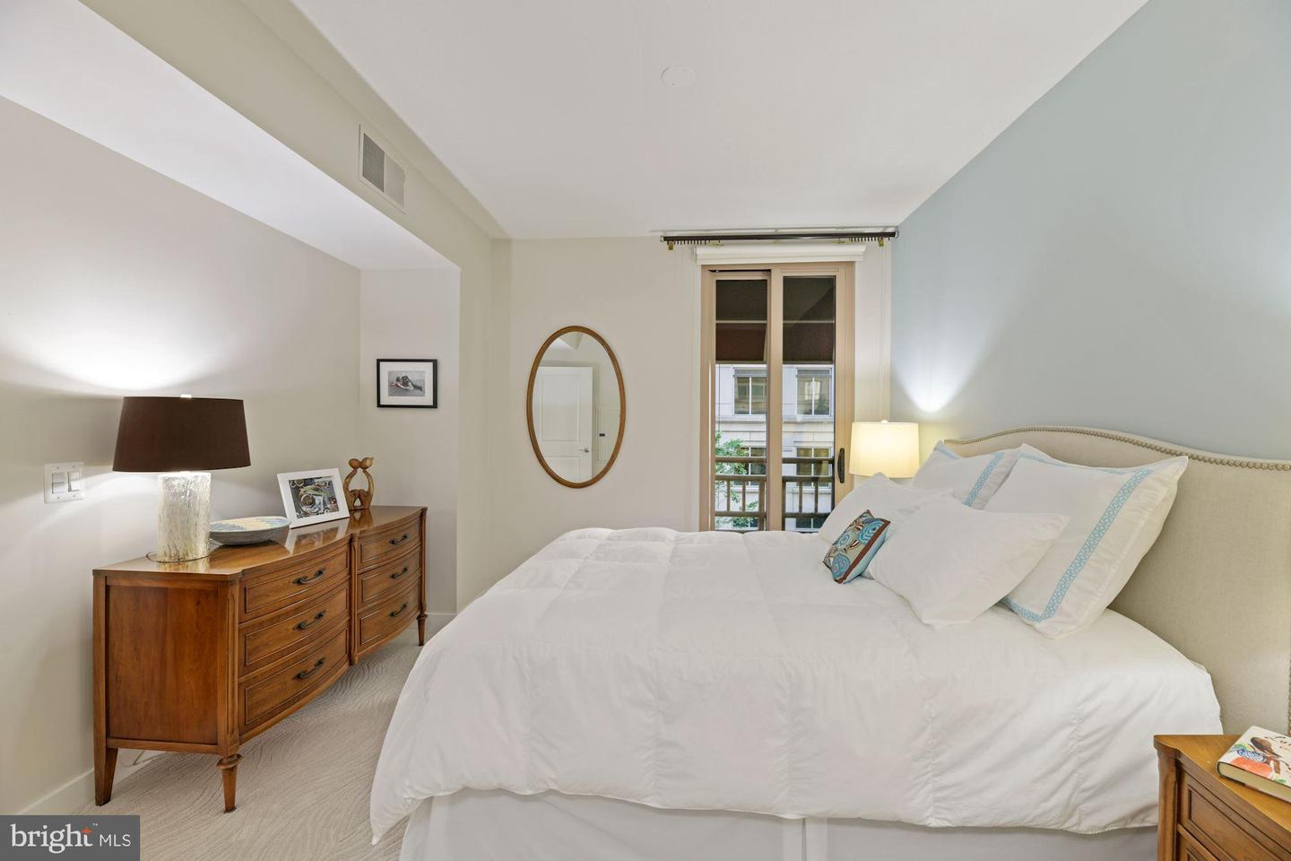 888 N Quincy STREET Unit: 305