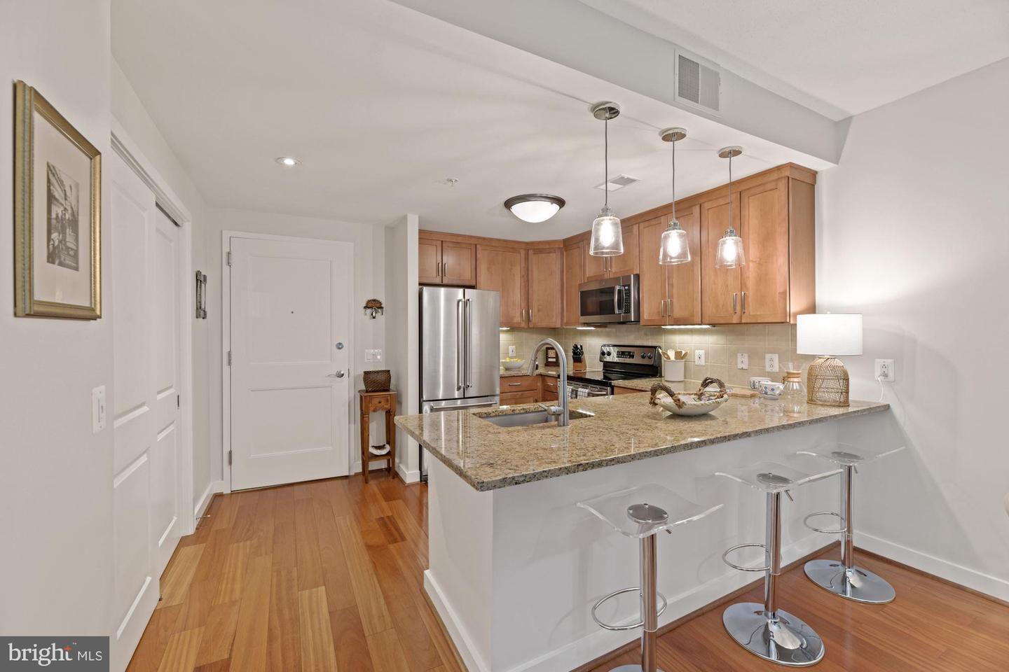 888 N Quincy STREET Unit: 305