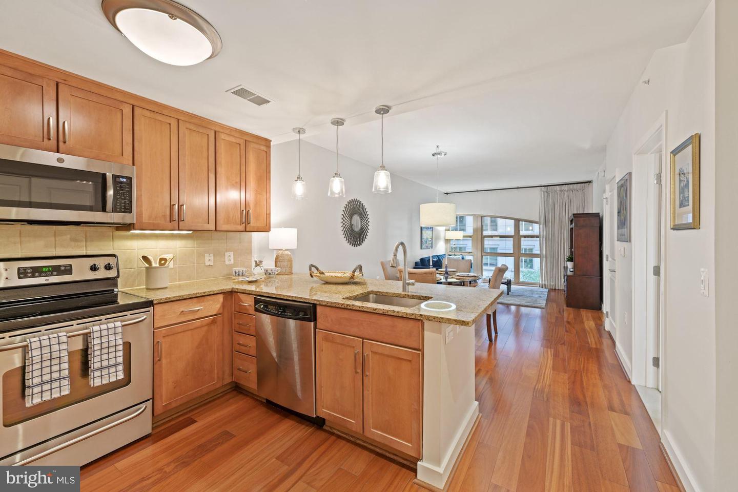 888 N Quincy STREET Unit: 305