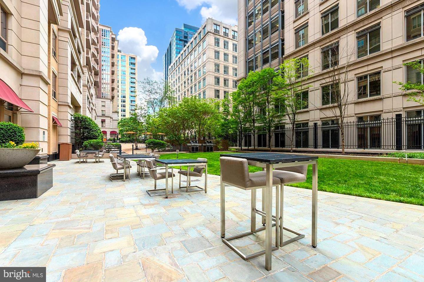 888 N Quincy STREET Unit: 305