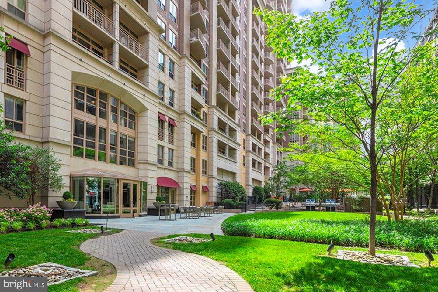 888 N Quincy STREET Unit: 305