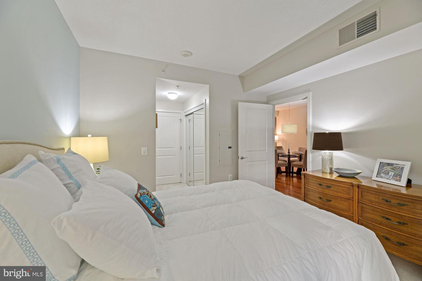 888 N Quincy STREET Unit: 305