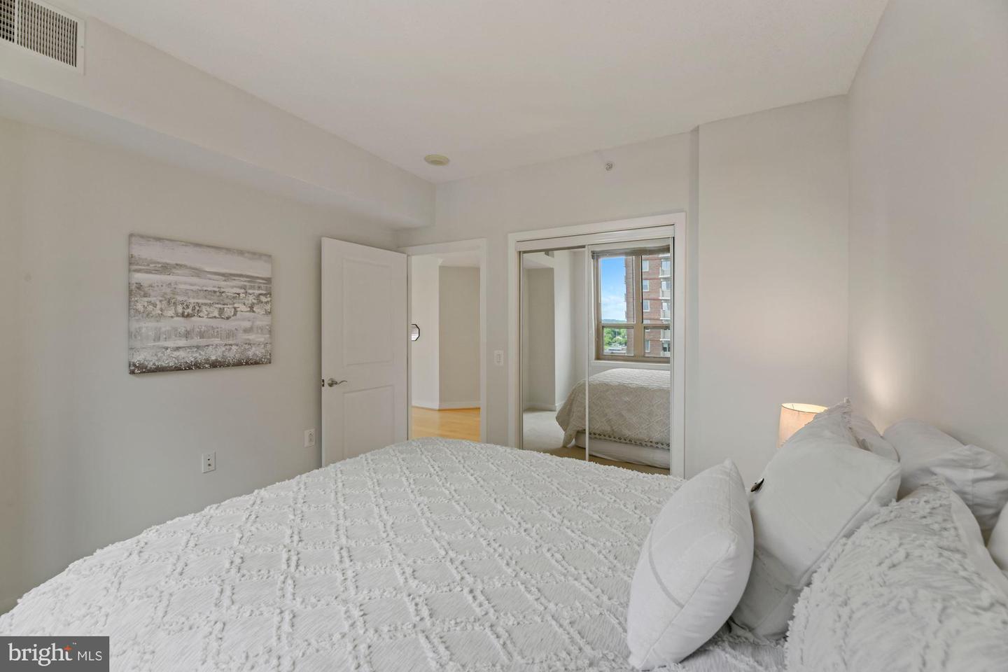 888 N Quincy STREET Unit: 1102