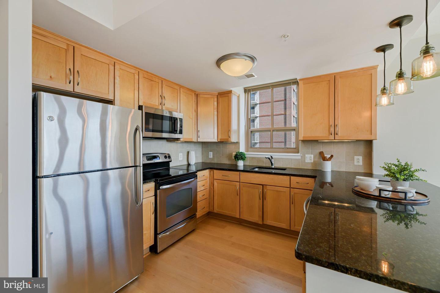 888 N Quincy STREET Unit: 1102