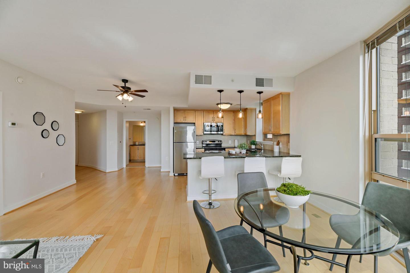 888 N Quincy STREET Unit: 1102