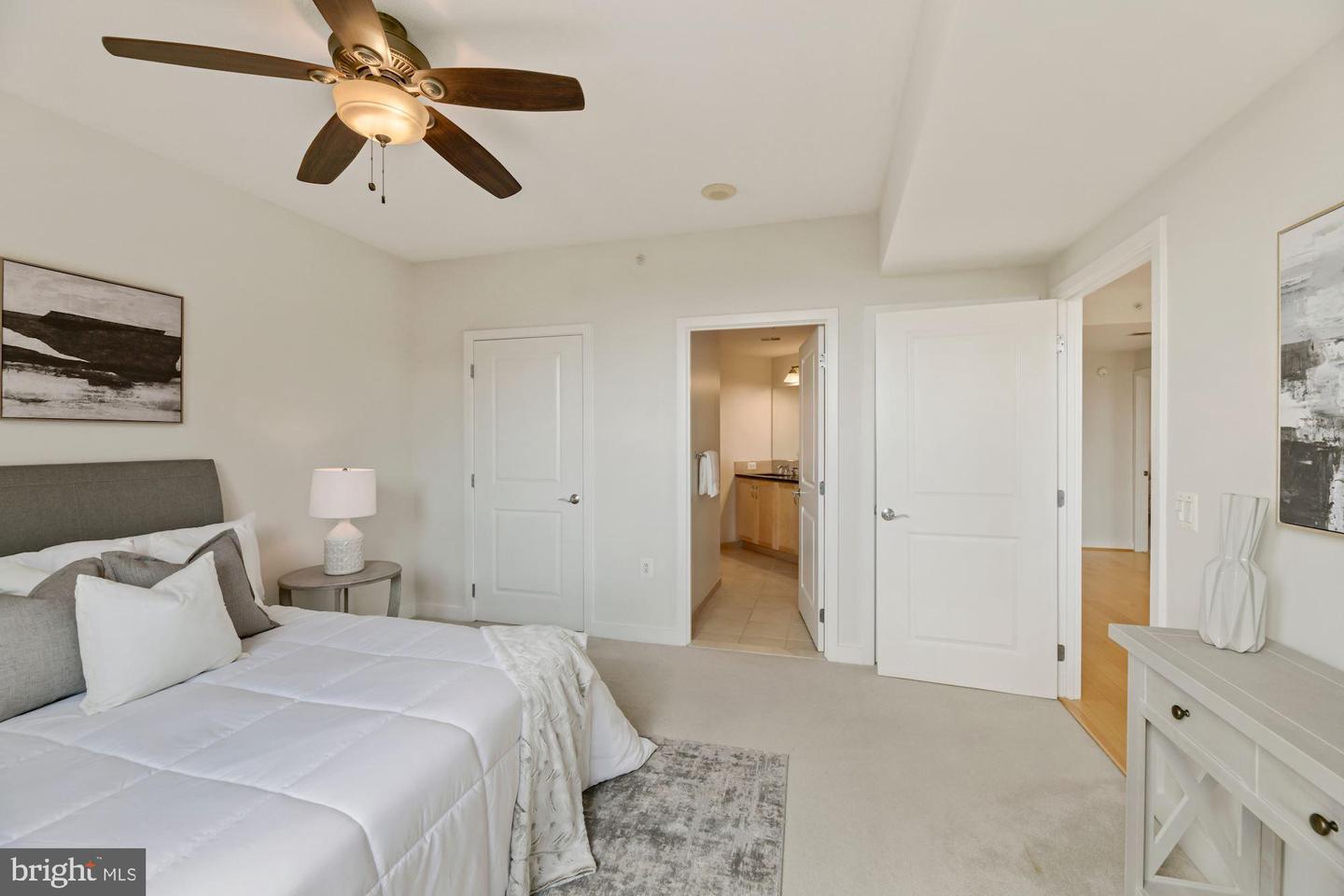 888 N Quincy STREET Unit: 1102