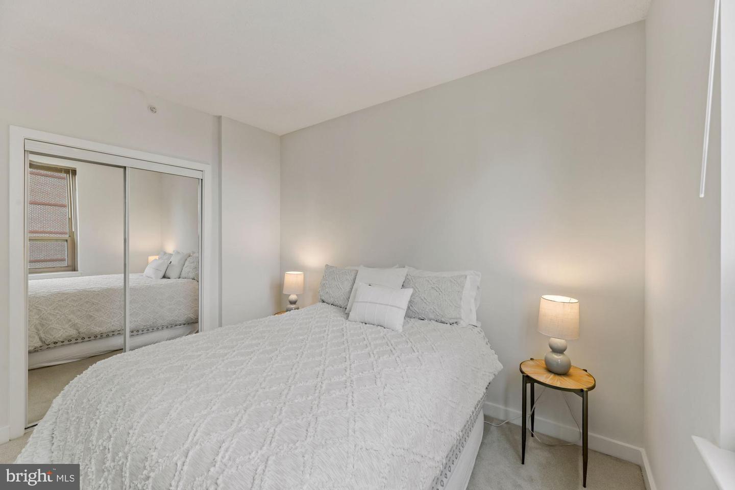 888 N Quincy STREET Unit: 1102