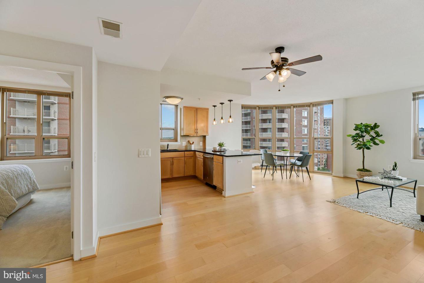 888 N Quincy STREET Unit: 1102