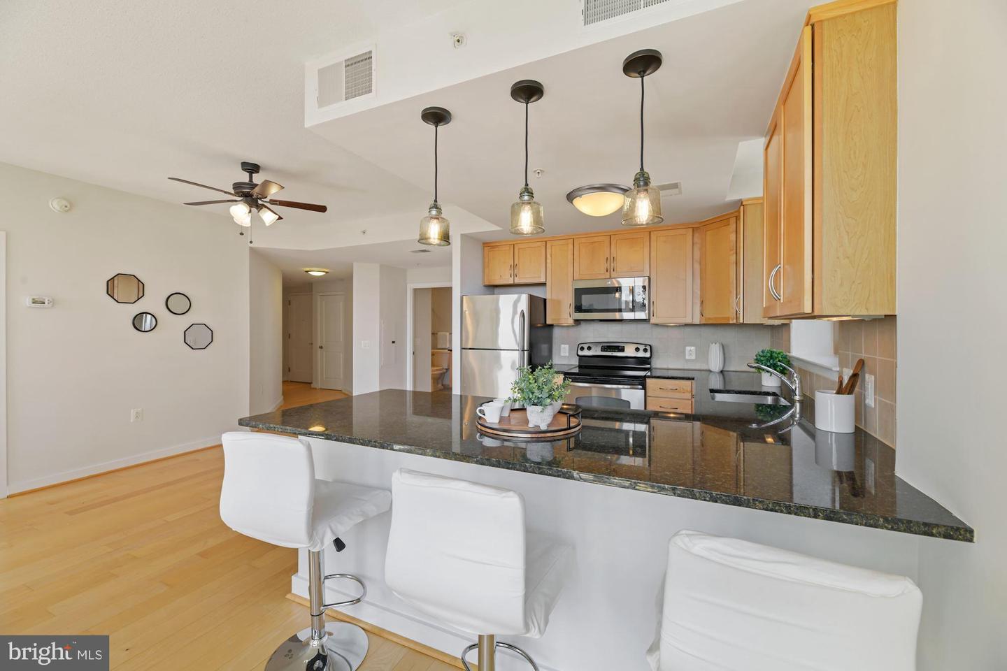 888 N Quincy STREET Unit: 1102