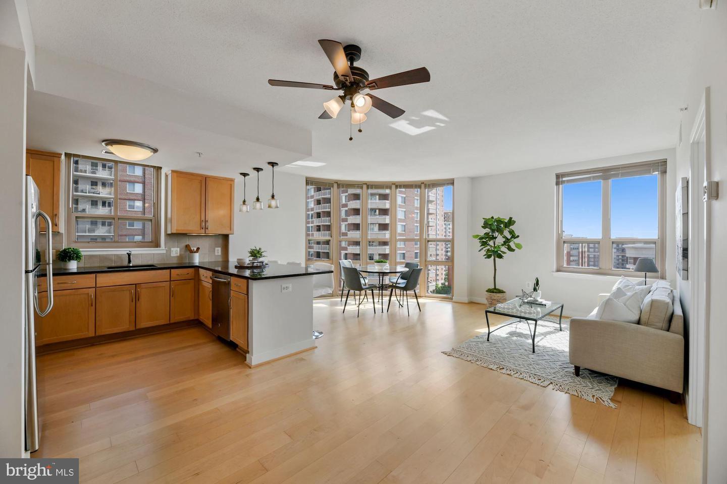 888 N Quincy STREET Unit: 1102