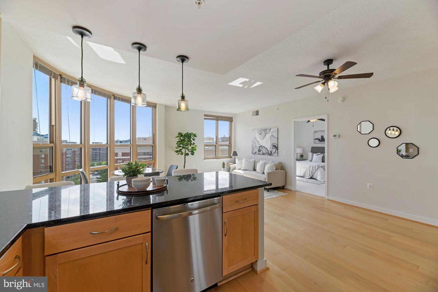 888 N Quincy STREET Unit: 1102