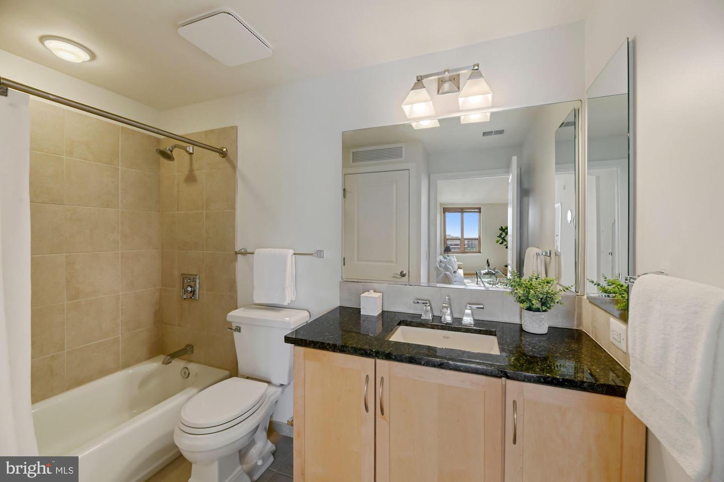 888 N Quincy STREET Unit: 1102