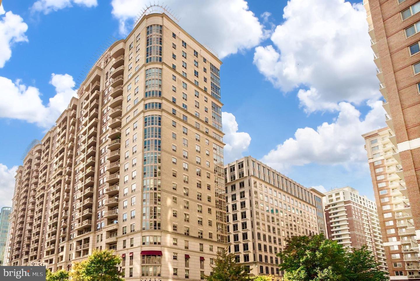 888 N Quincy STREET Unit: 1102