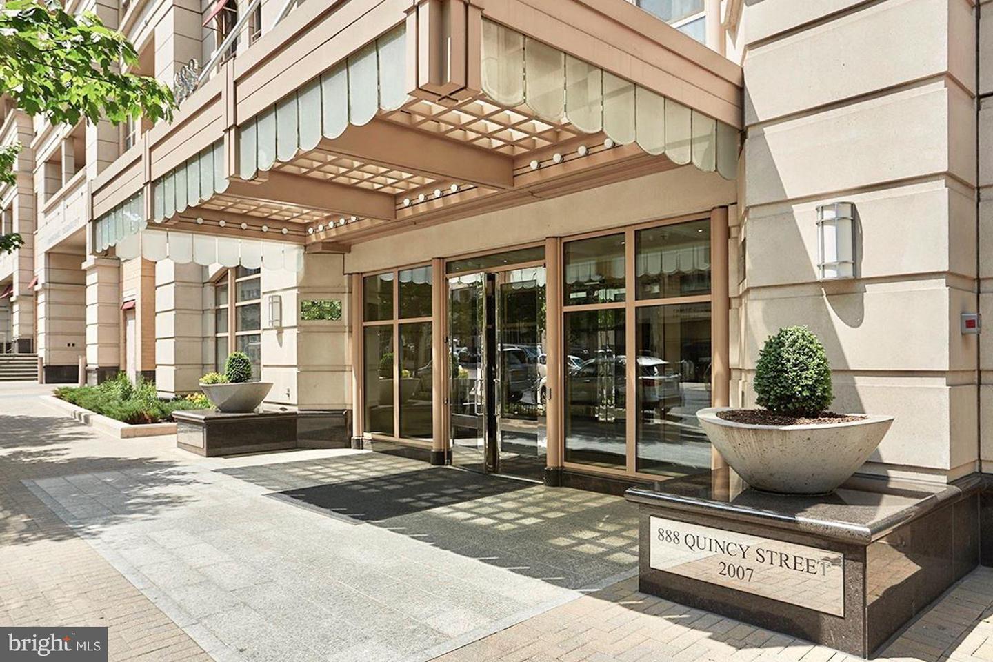 888 N Quincy STREET Unit: 1102