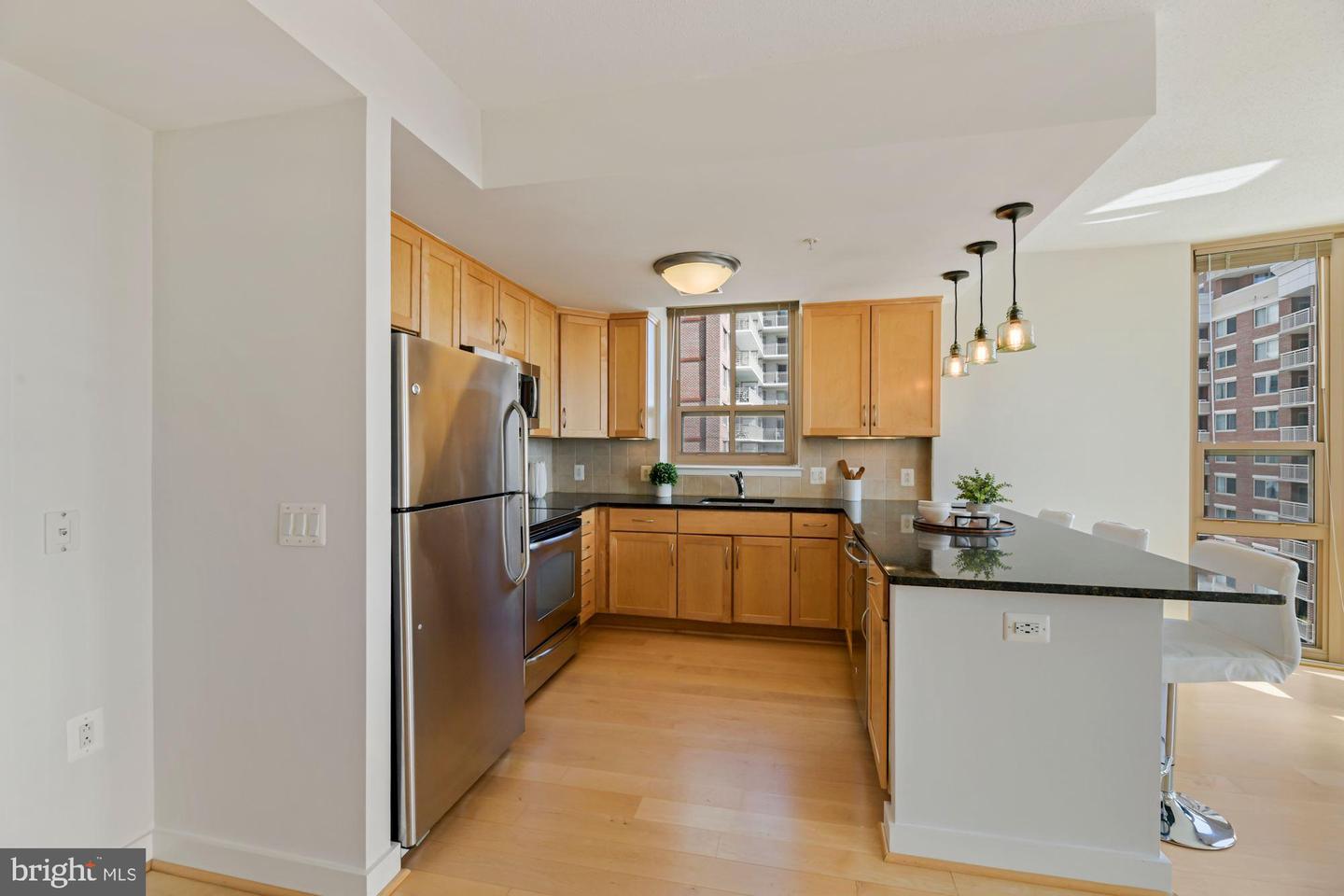 888 N Quincy STREET Unit: 1102