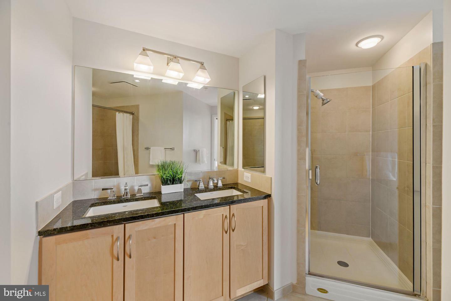 888 N Quincy STREET Unit: 1102