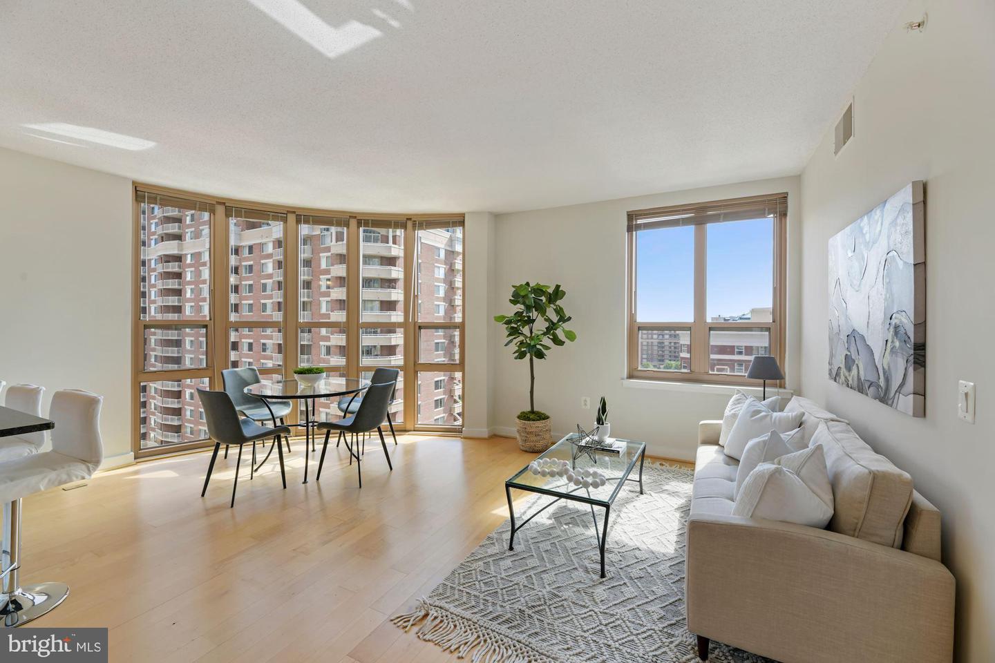 888 N Quincy STREET Unit: 1102