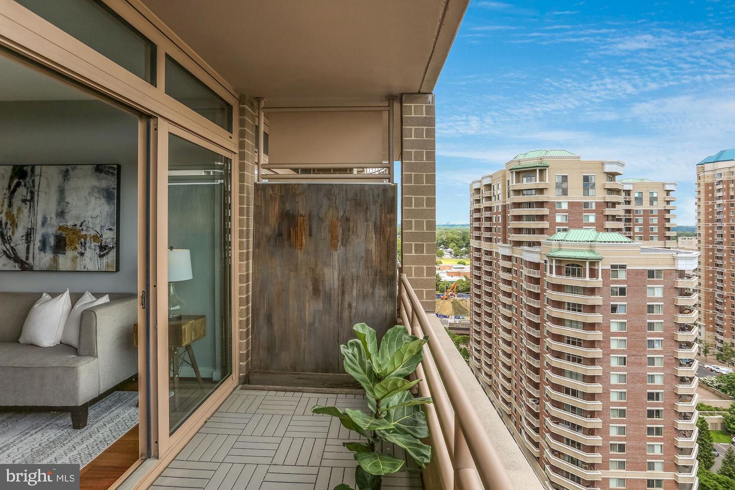 888 N Quincy STREET Unit: 1708