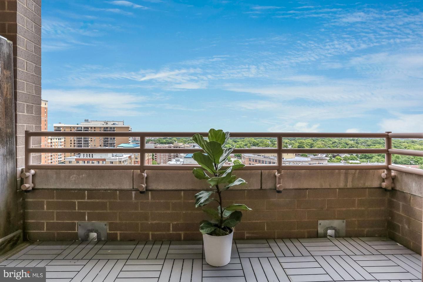 888 N Quincy STREET Unit: 1708