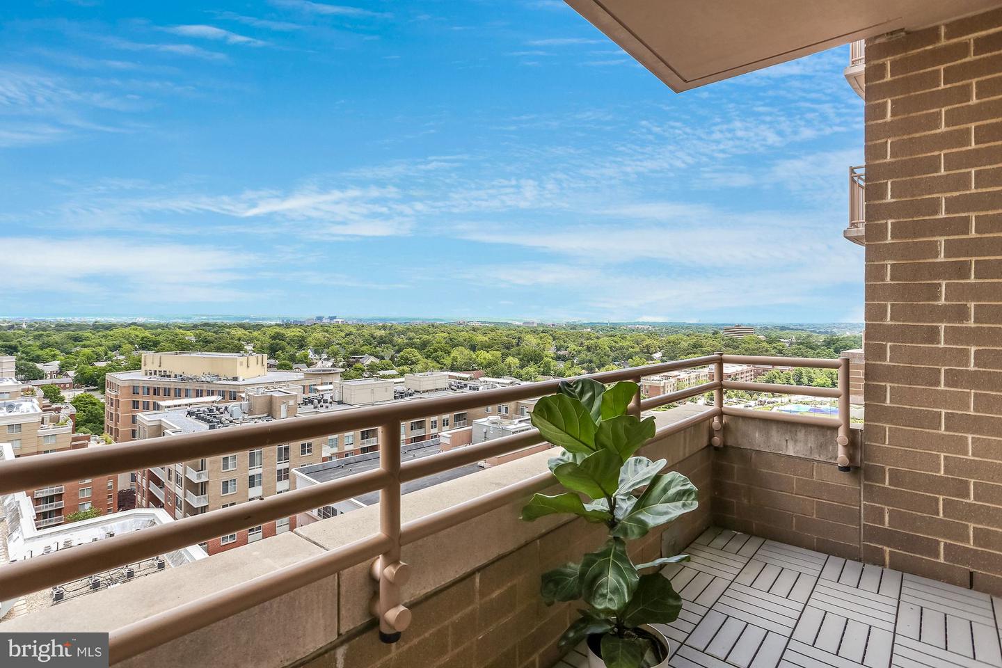 888 N Quincy STREET Unit: 1708