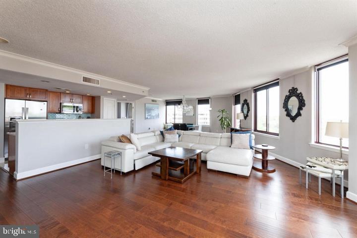 1220 N Fillmore STREET Unit: 604A