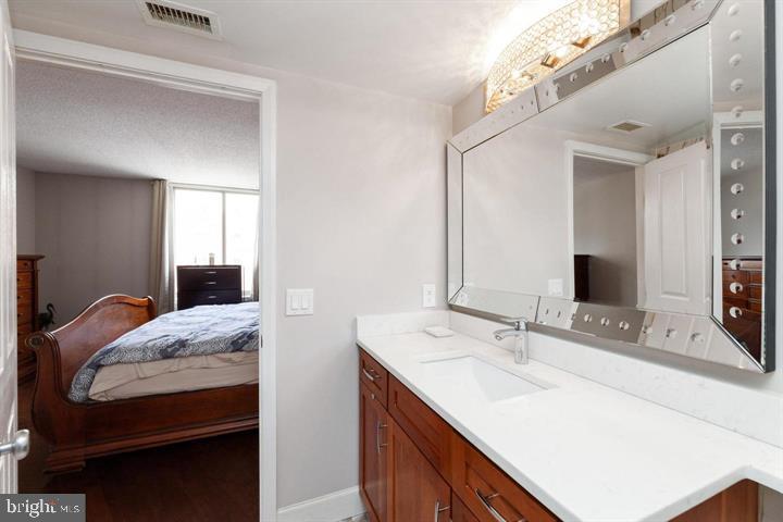 1220 N Fillmore STREET Unit: 604A
