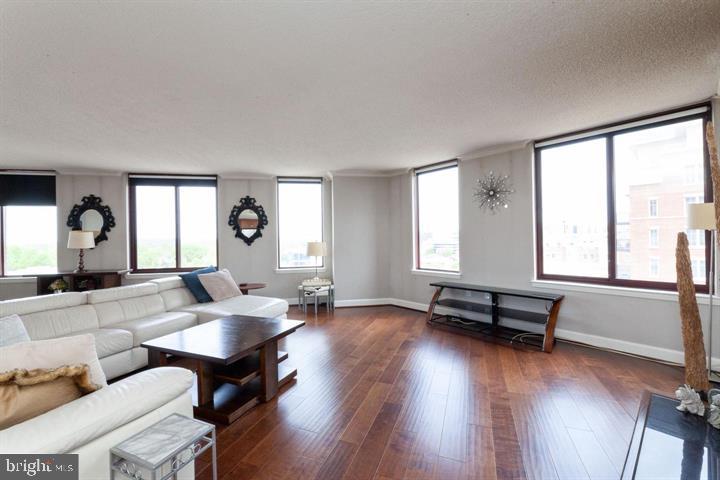 1220 N Fillmore STREET Unit: 604A