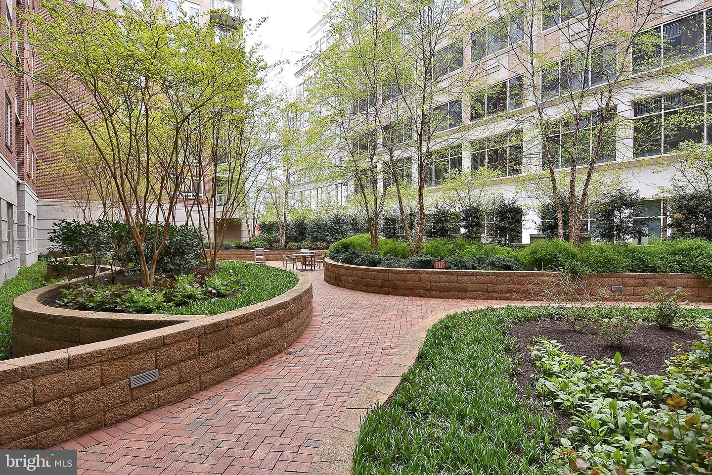 820 N Pollard STREET Unit: 203