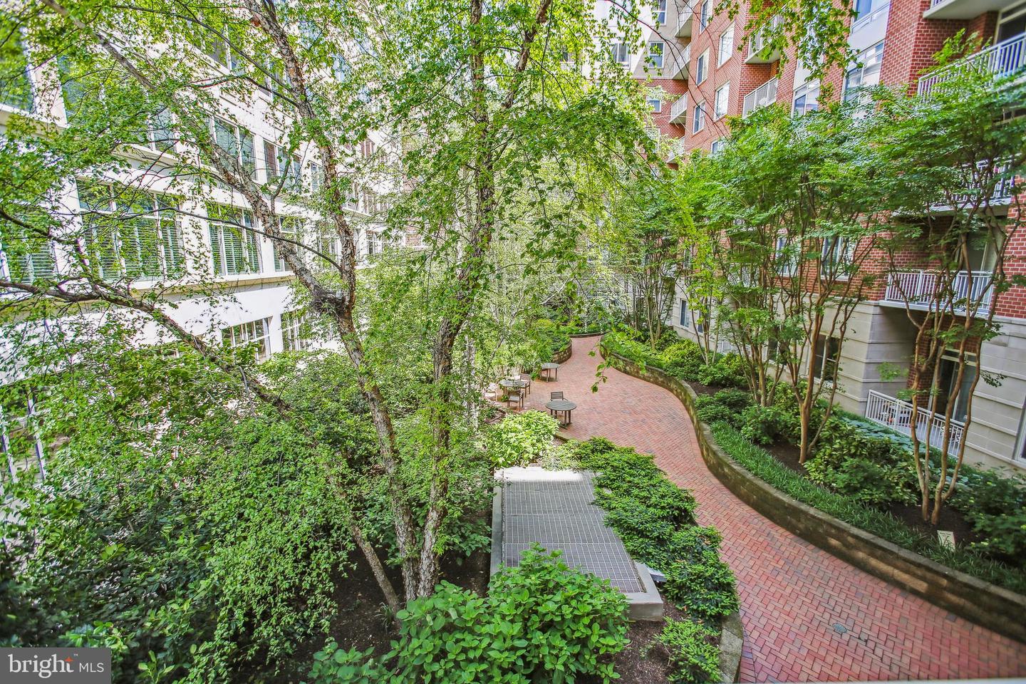 820 N Pollard STREET Unit: 203