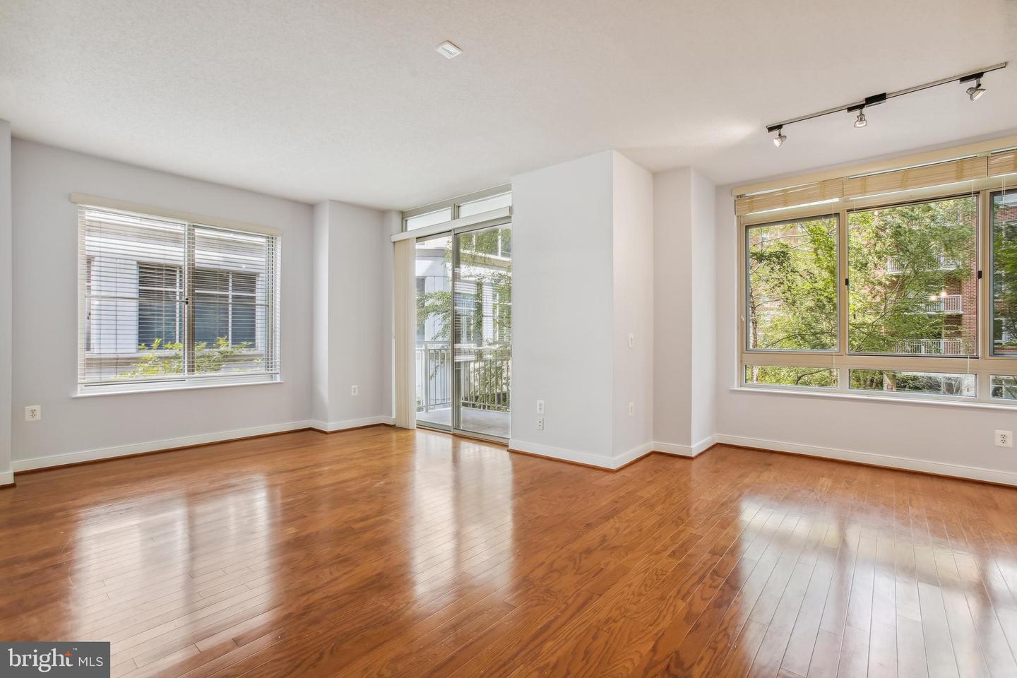 820 N Pollard STREET Unit: 203