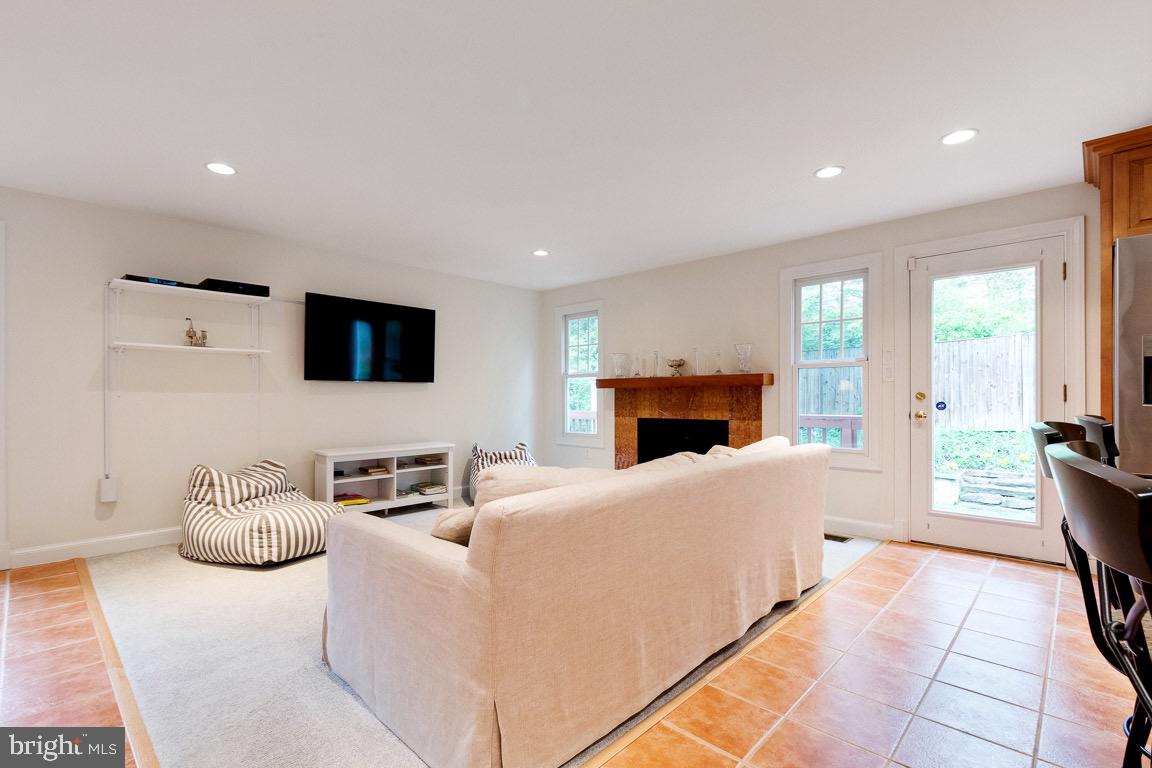 2719 N George Mason DRIVE