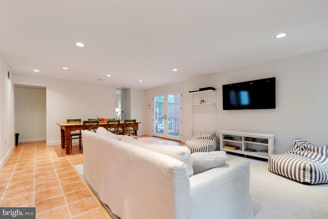 2719 N George Mason DRIVE
