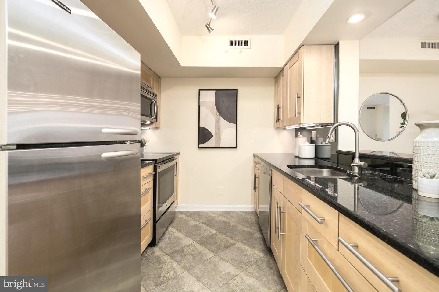 2400 Clarendon BOULEVARD Unit: 711