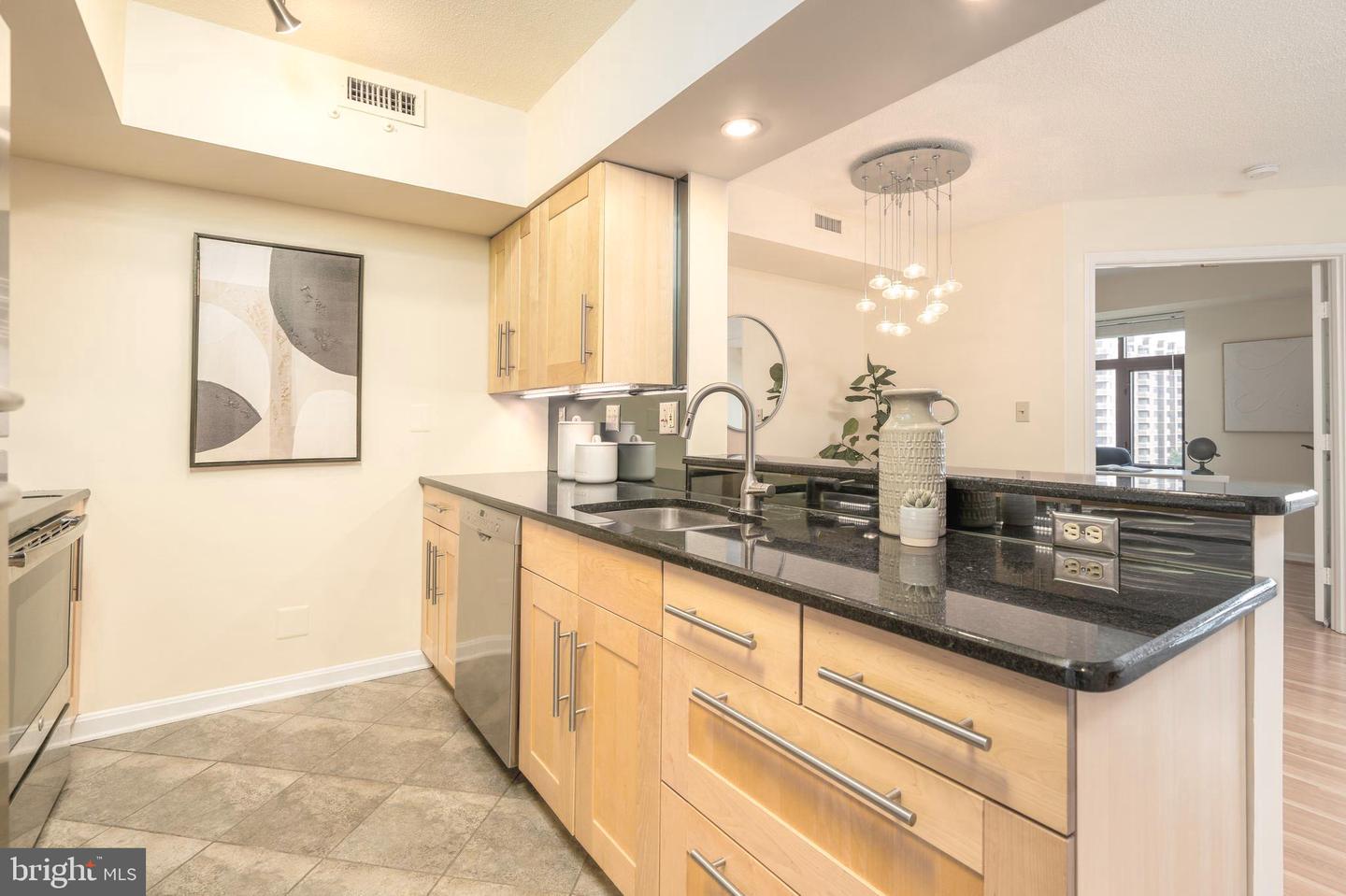 2400 Clarendon BOULEVARD Unit: 711