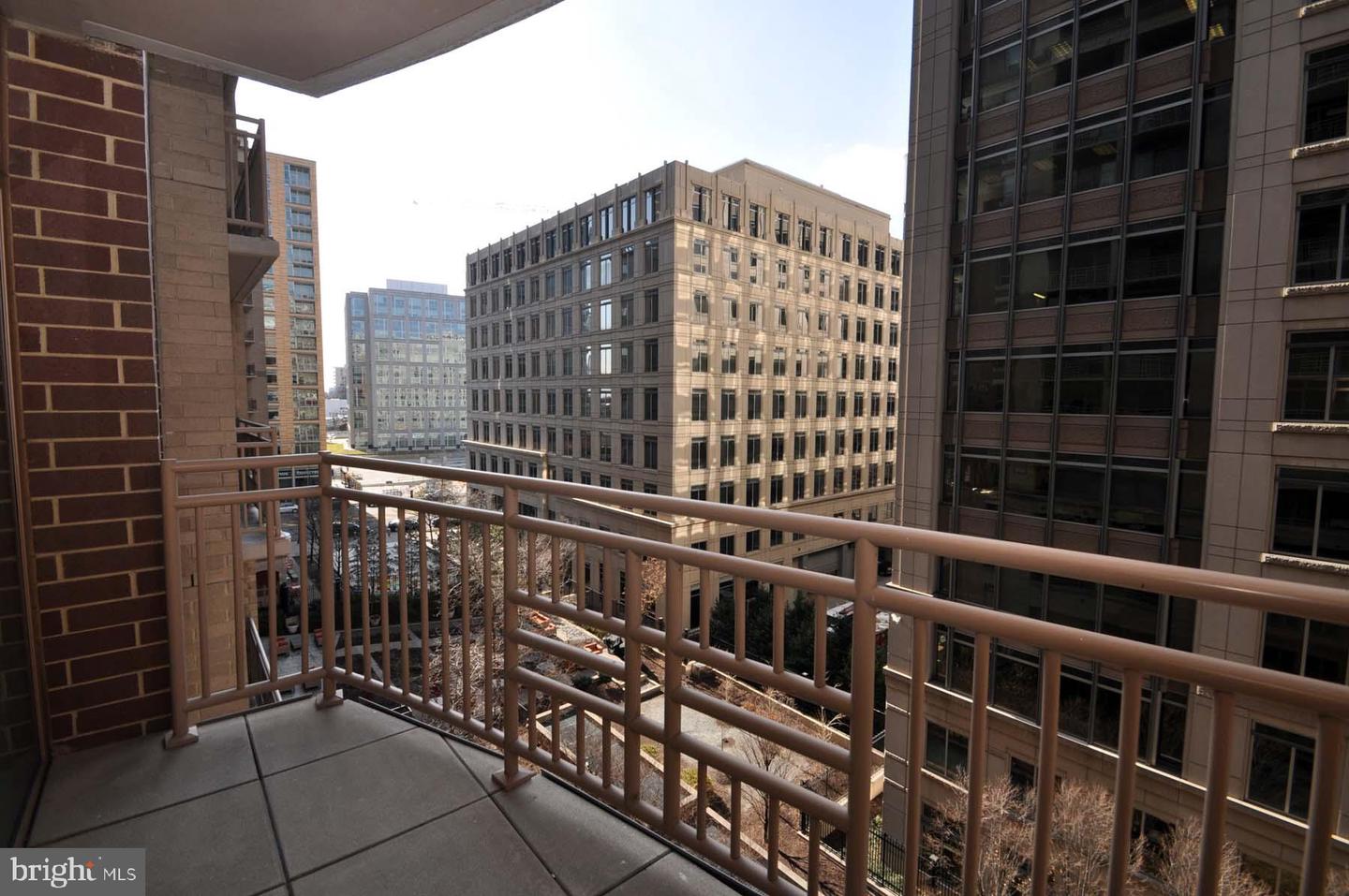 888 N Quincy STREET Unit: 709
