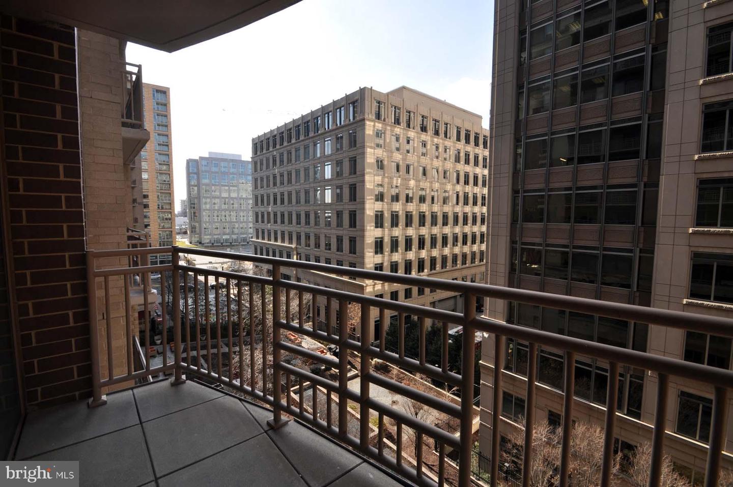 888 N Quincy STREET Unit: 709