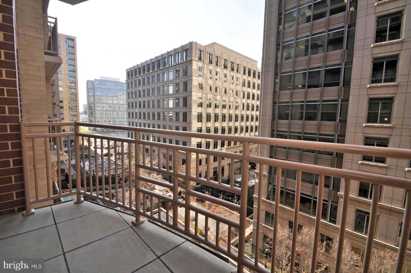 888 N Quincy STREET Unit: 709