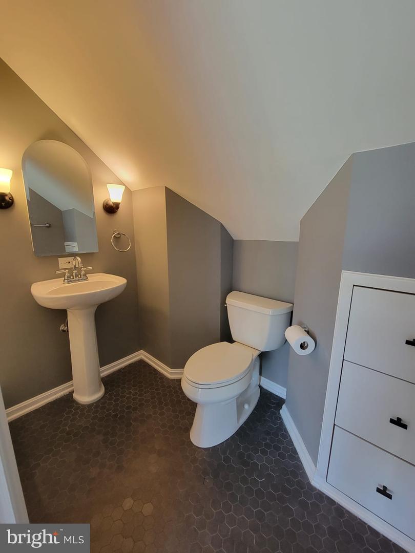 1122 N Taylor STREET Unit: 2