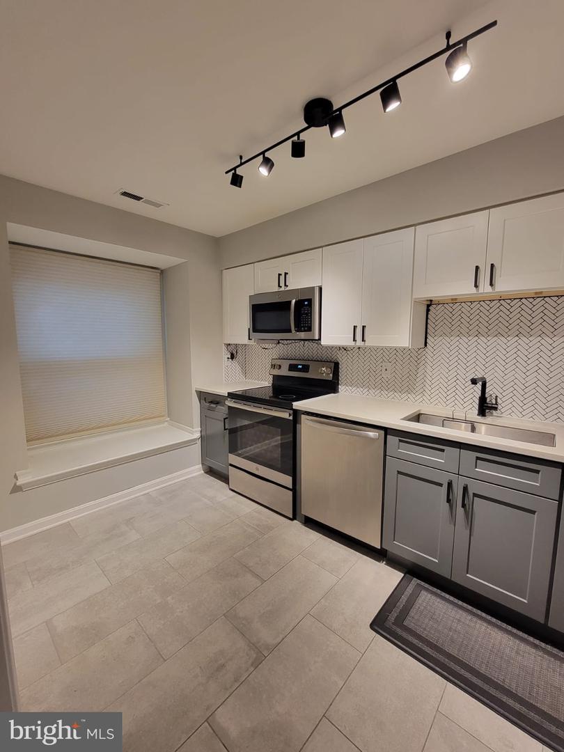 1122 N Taylor STREET Unit: 2