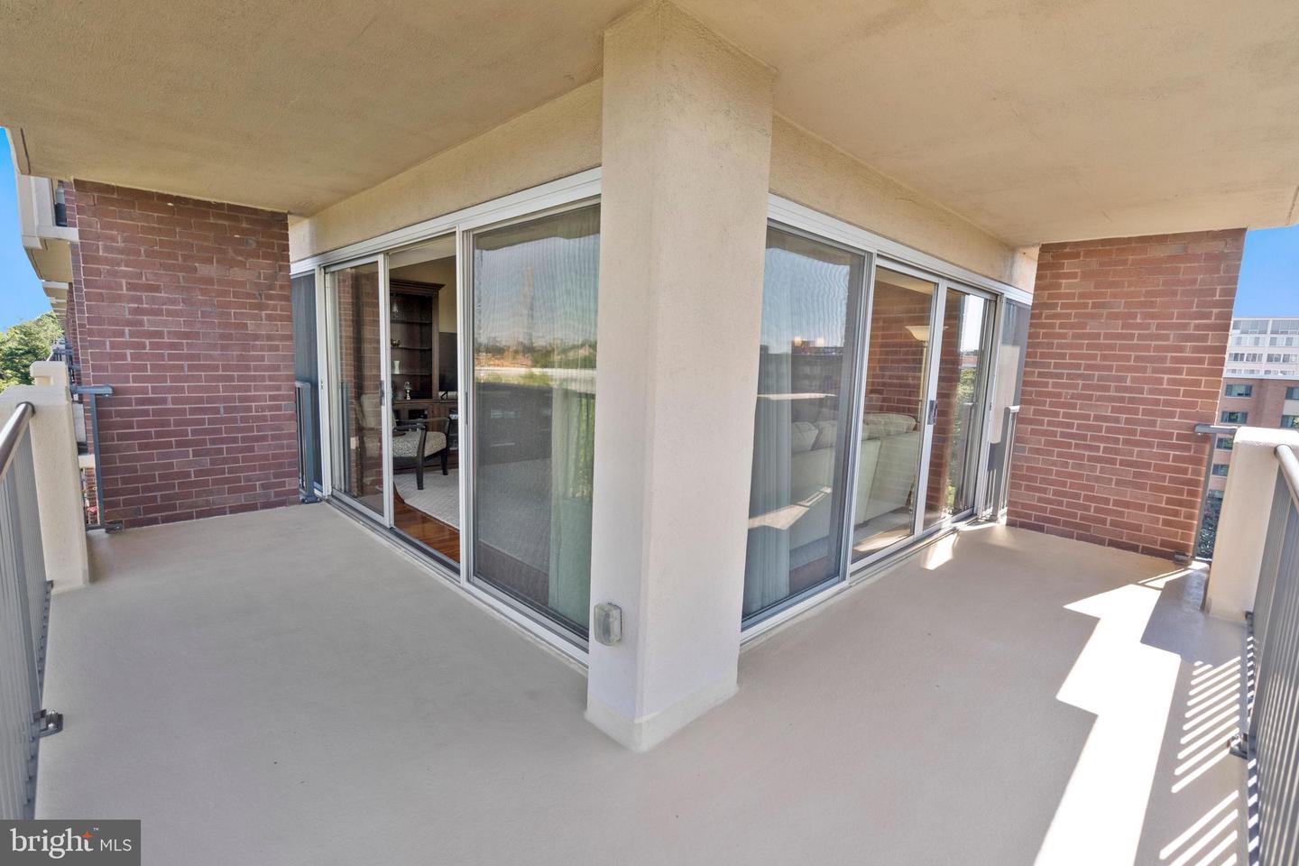 1300 Army Navy DRIVE Unit: 822