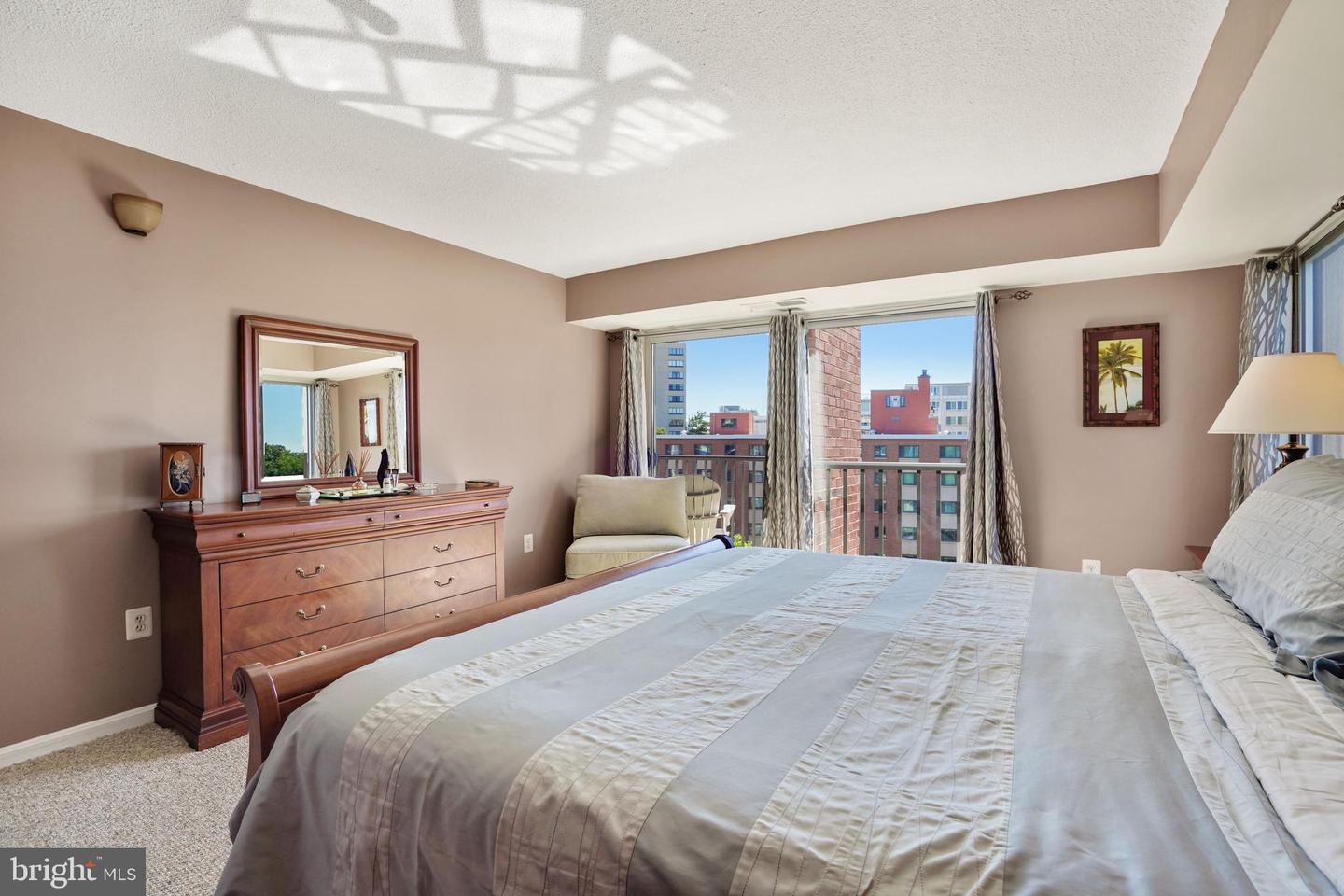 1300 Army Navy DRIVE Unit: 822