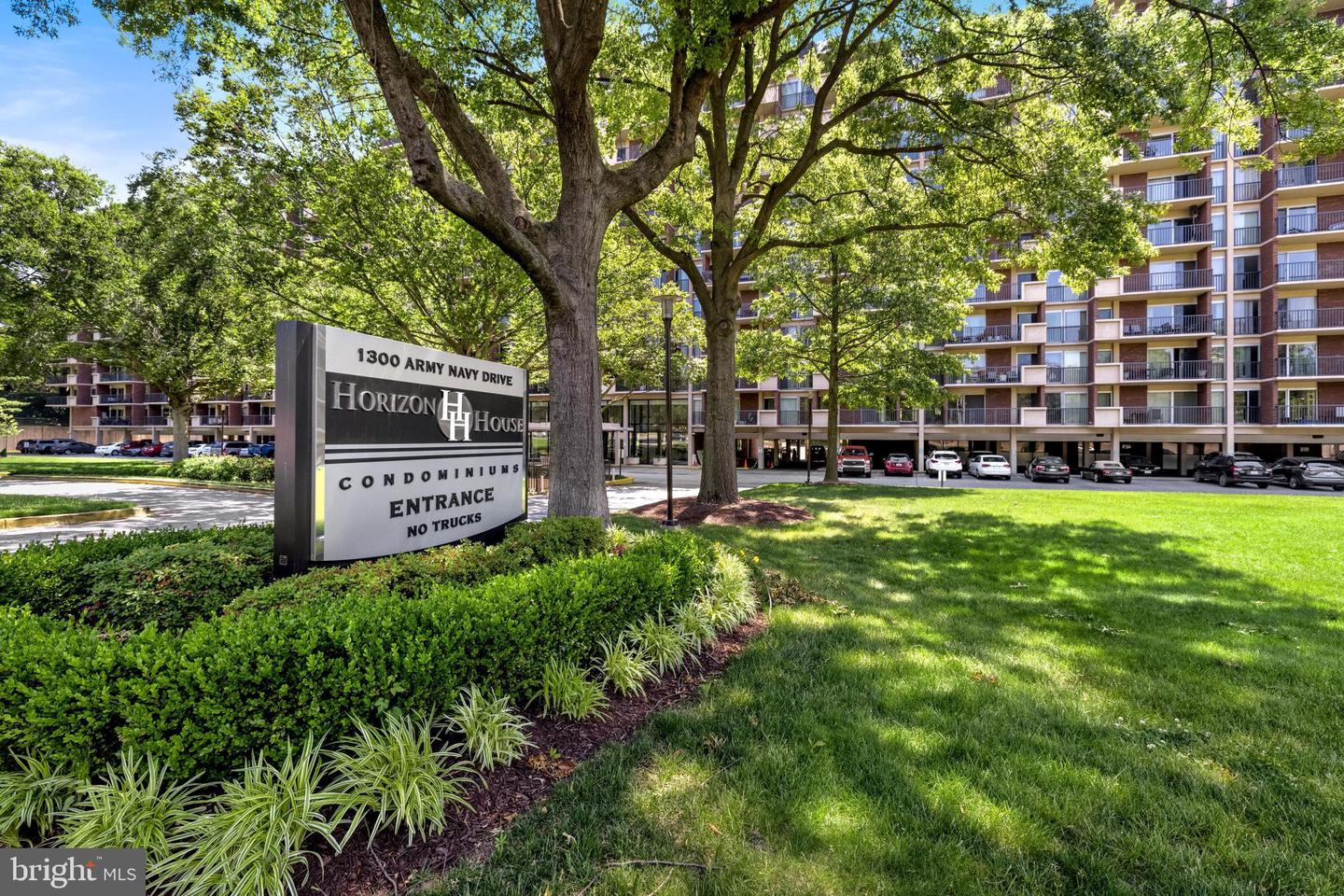 1300 Army Navy DRIVE Unit: 822